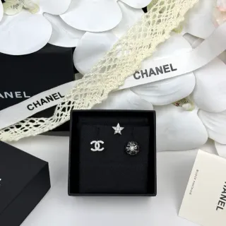 Chanel चांदी काला पावे क्रिस्टल इन्टरलॉकिंग CC लोगो ईयररिंग्स