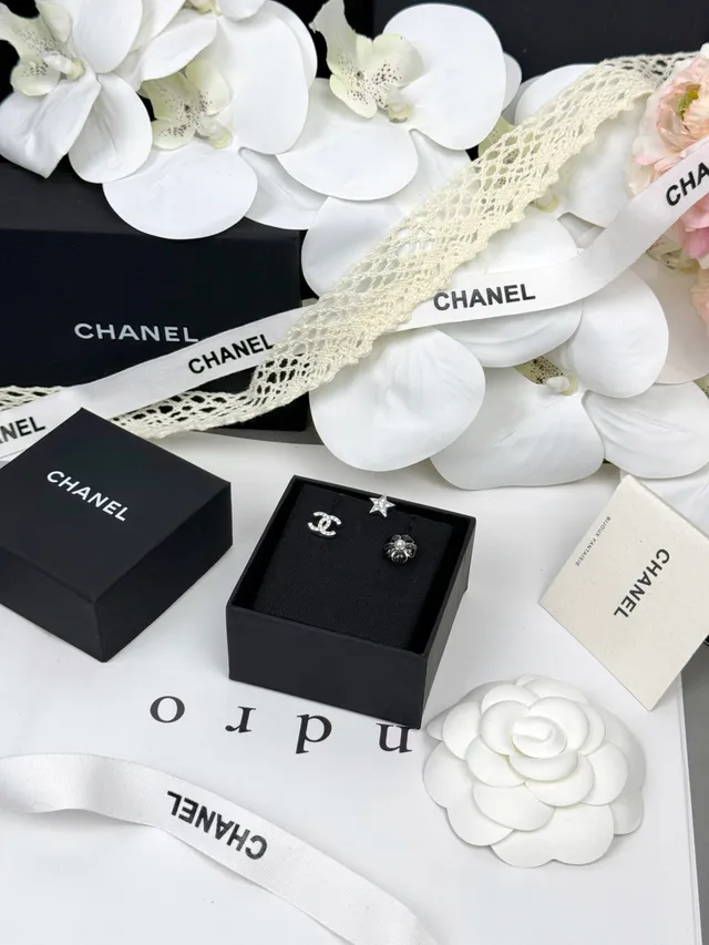 Chanel Silver Black Pavé Crystal Interlocking CC Logo Earrings 2