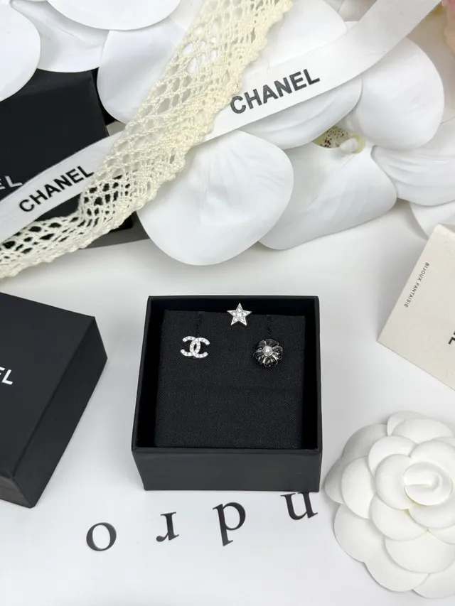 Chanel Silver Black Pavé Crystal Interlocking CC Logo Earrings 3