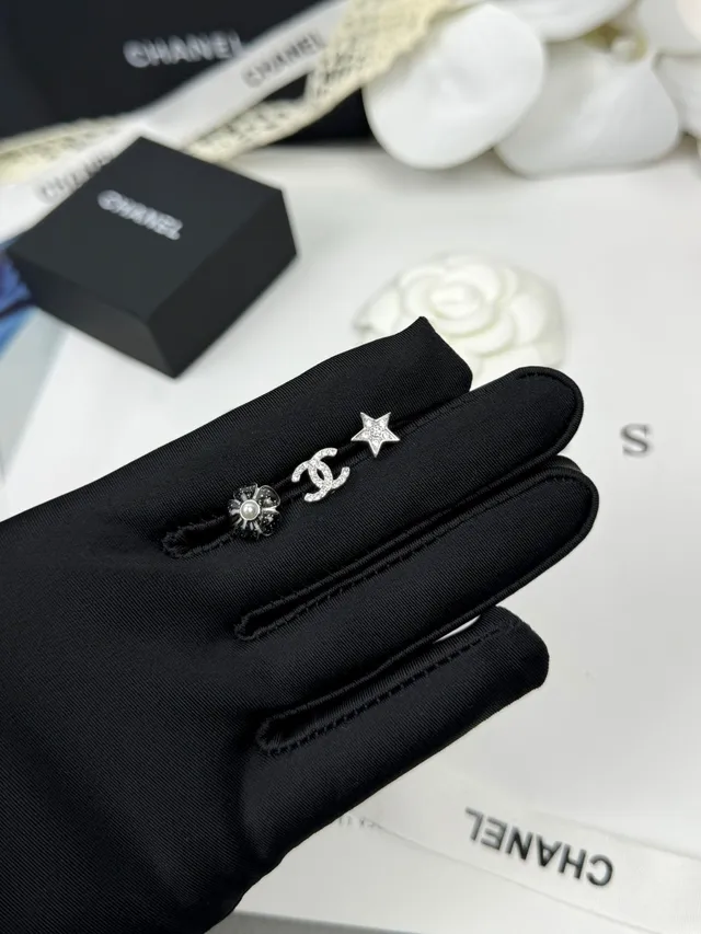 Chanel Silver Black Pavé Crystal Interlocking CC Logo Earrings 8