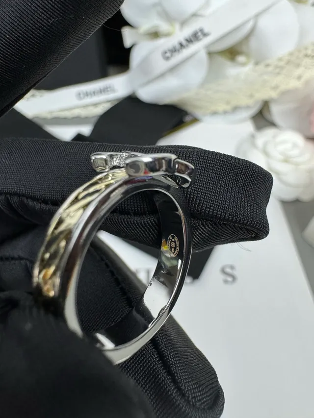 Chanel Silver Gold Interlocking CC Logo Two-Tone Metal Ring 8