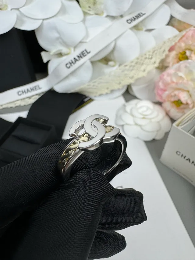 Chanel Silver Gold Interlocking CC Logo Two-Tone Metal Ring 9