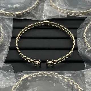 Chanel 银色扭曲曲链互锁 CC 扣手链