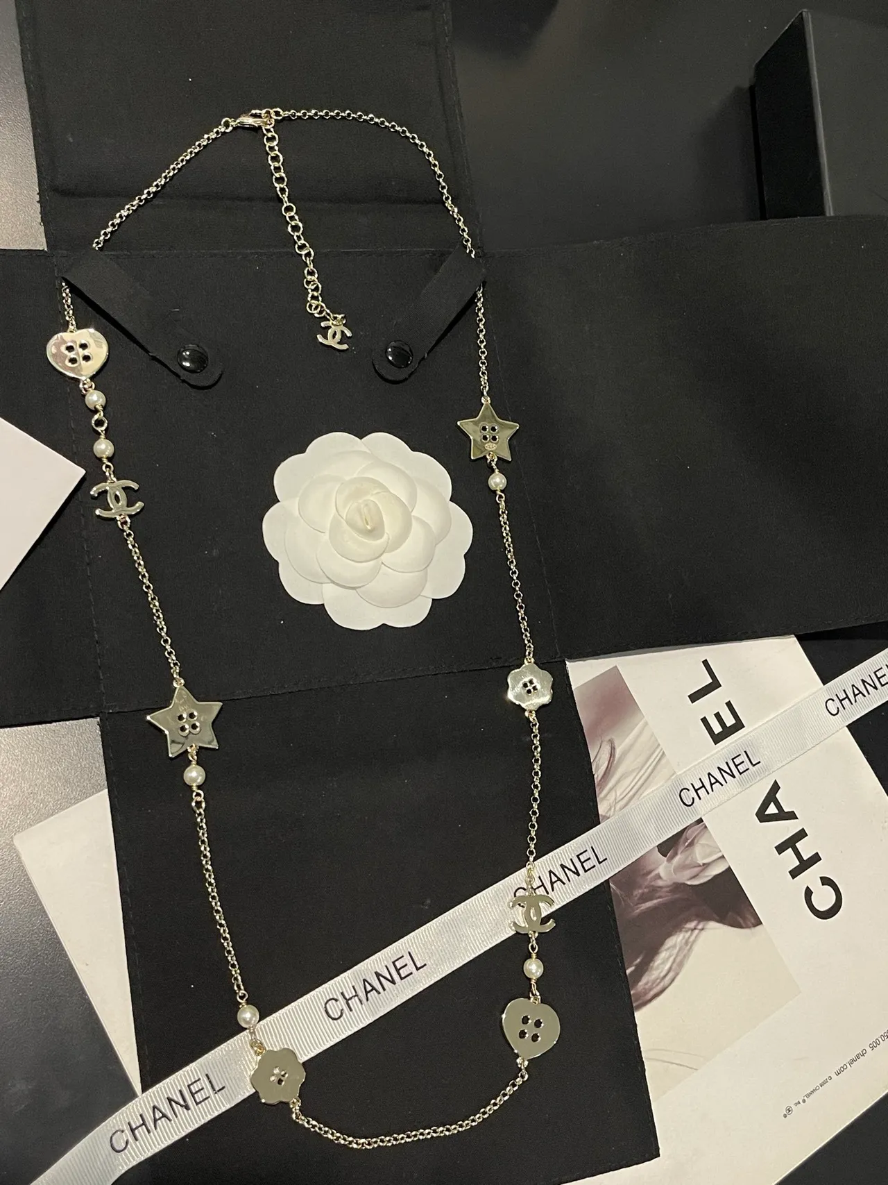 Chanel 银白长链珍珠点缀项链 2