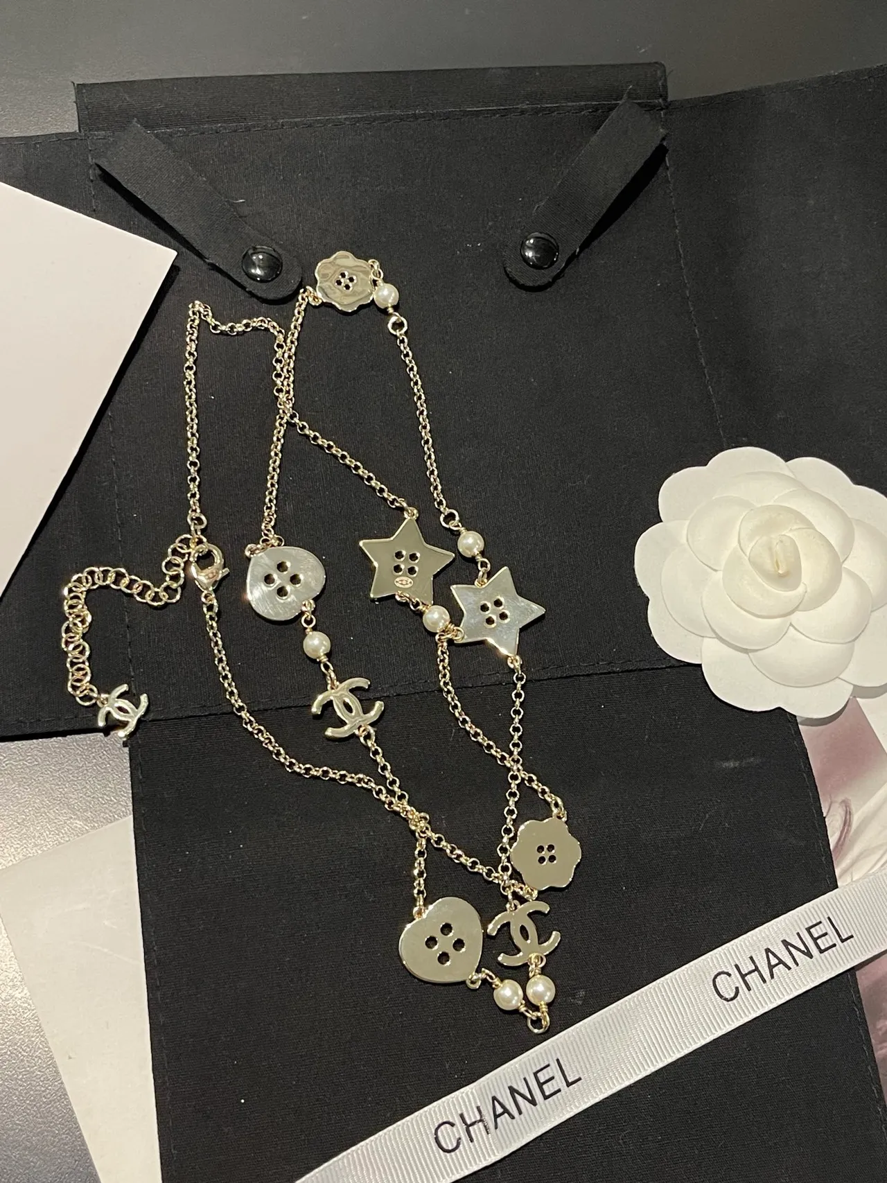 Chanel 银白长链珍珠点缀项链 3