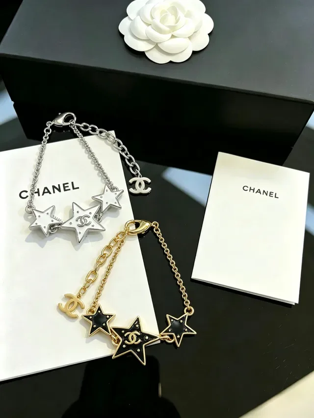 Chanel Pulseira Motivo Estrela Esmalte Branco e Corrente de Tono Prateado 6