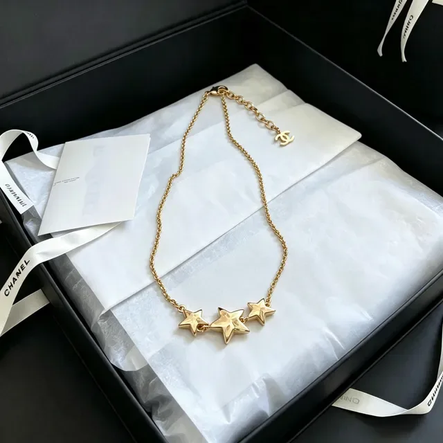 Chanel Collier Trois Étoiles Émail Noir et Doré 3