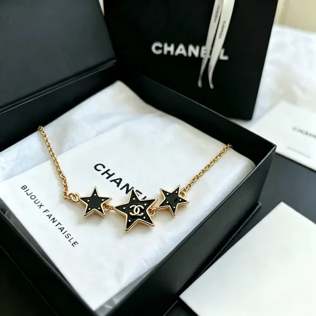 Chanel Collier Trois Étoiles Émail Noir et Doré 4