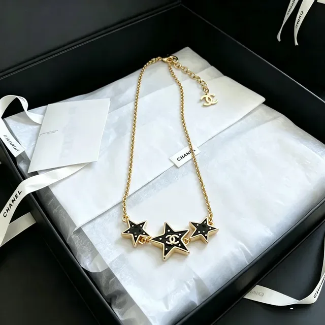 Chanel Collier Trois Étoiles Émail Noir et Doré 5