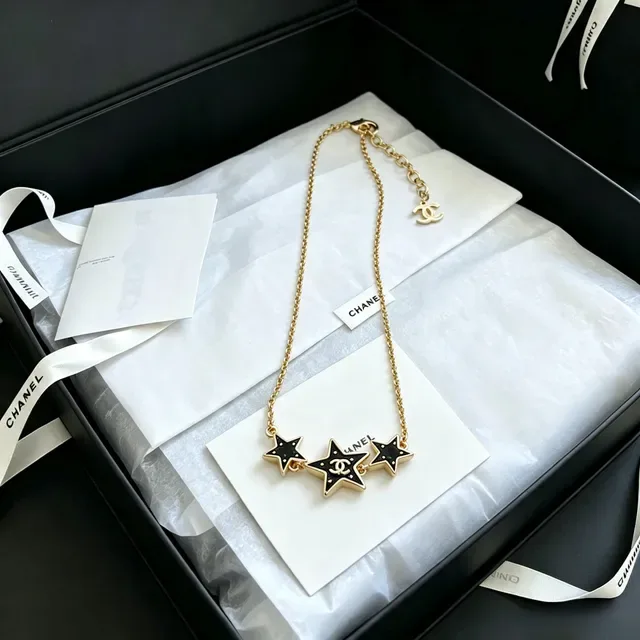 Chanel Collier Trois Étoiles Émail Noir et Doré 6