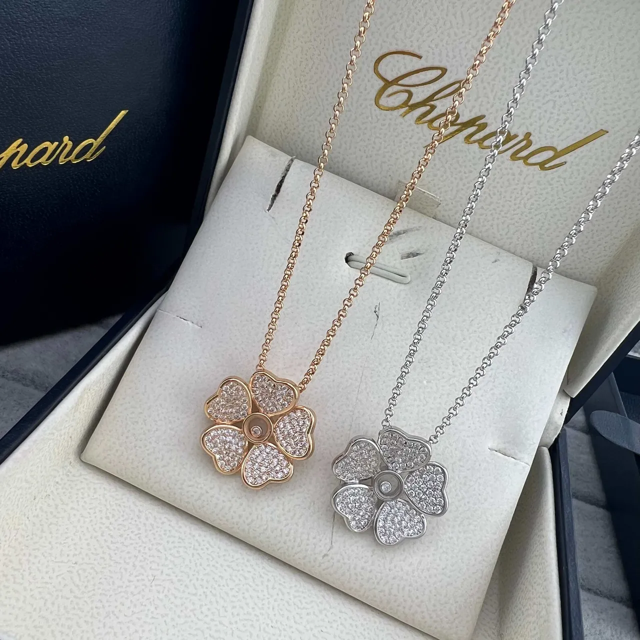 Chopard Happy Flower Pavé Diamond पेंड्यन्ट हार 4