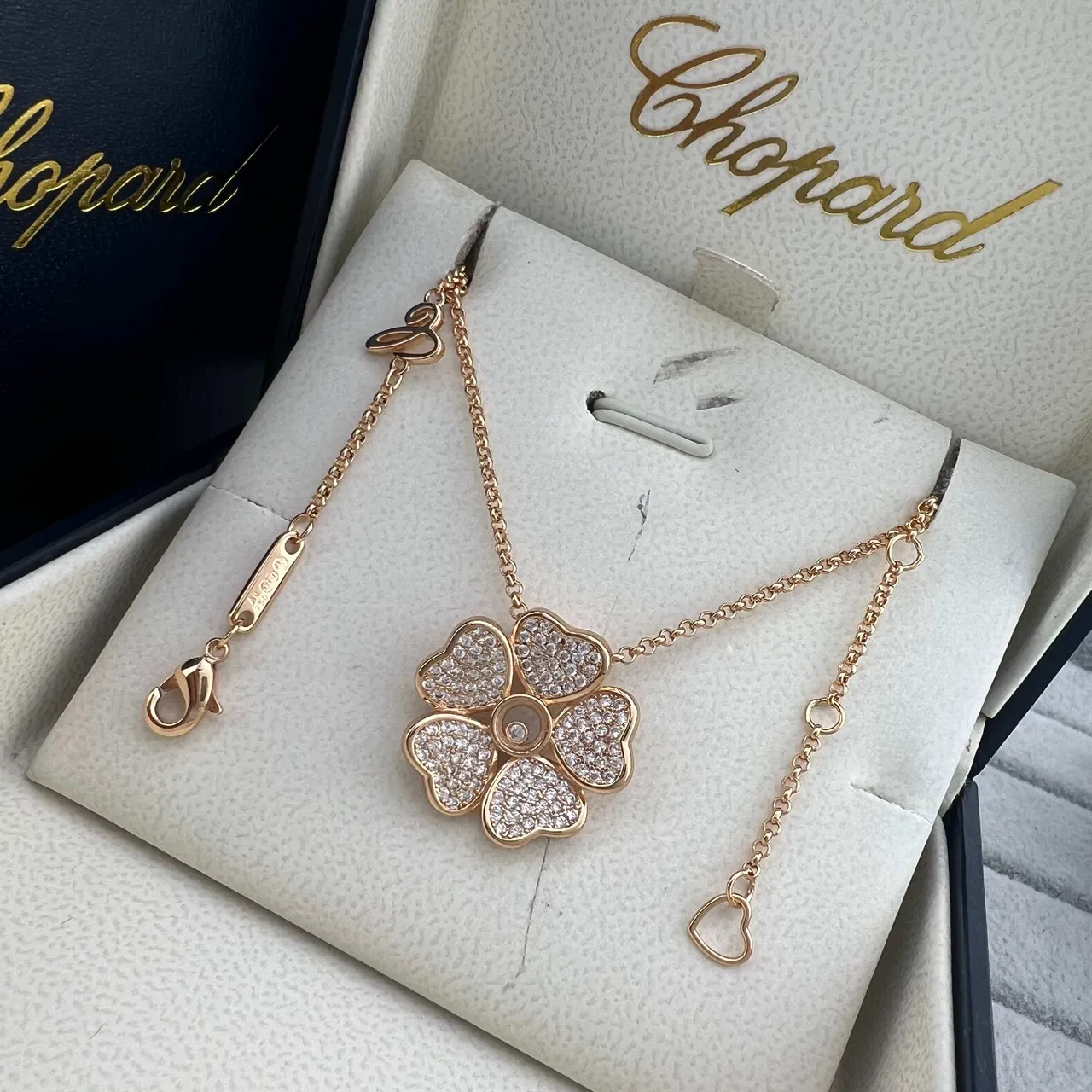 Chopard Happy Flower Pavé Diamond पेंड्यन्ट हार 5