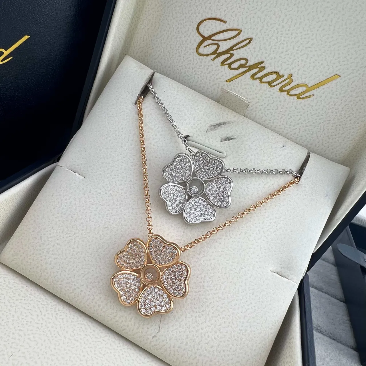 Chopard Happy Flower Pavé Diamond पेंड्यन्ट हार 3