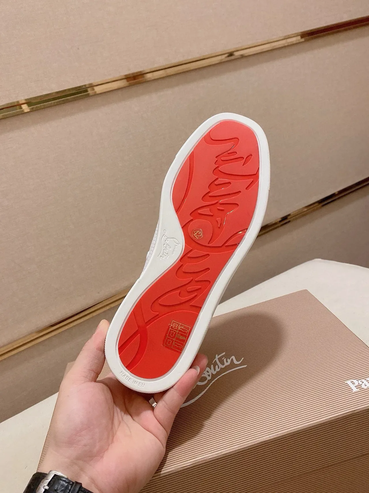 Christian Louboutin Louis Junior Blanc Rouge Cuir Perforé Brillant Capuchon de Talon Sneakers Lifestyle 9