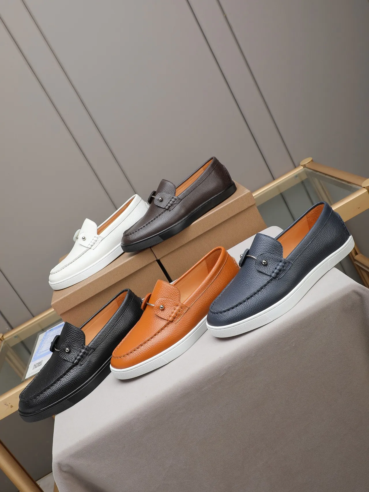 Christian Louboutin Mocassin Penny Marron Cuir Granulé Mocassin 2