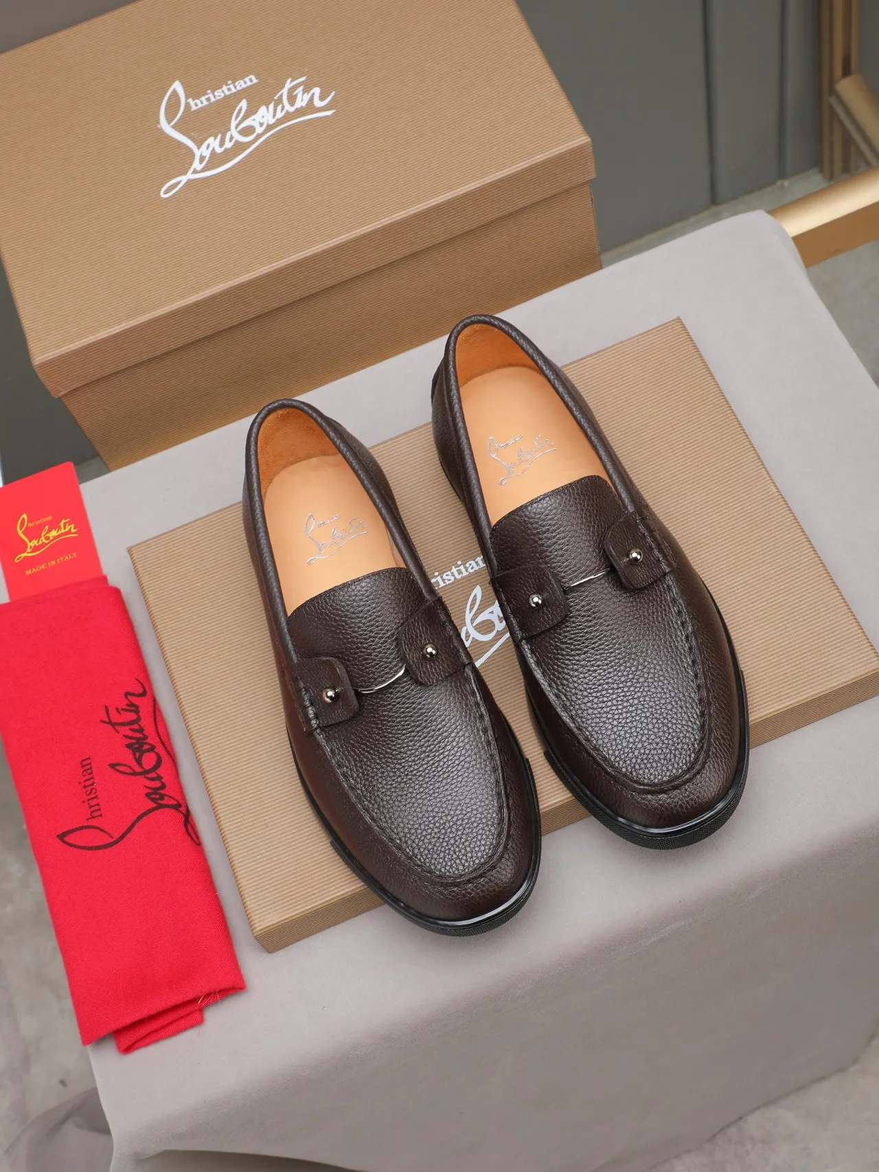 Christian Louboutin Mocassin Penny Marron Cuir Granulé Mocassin 3
