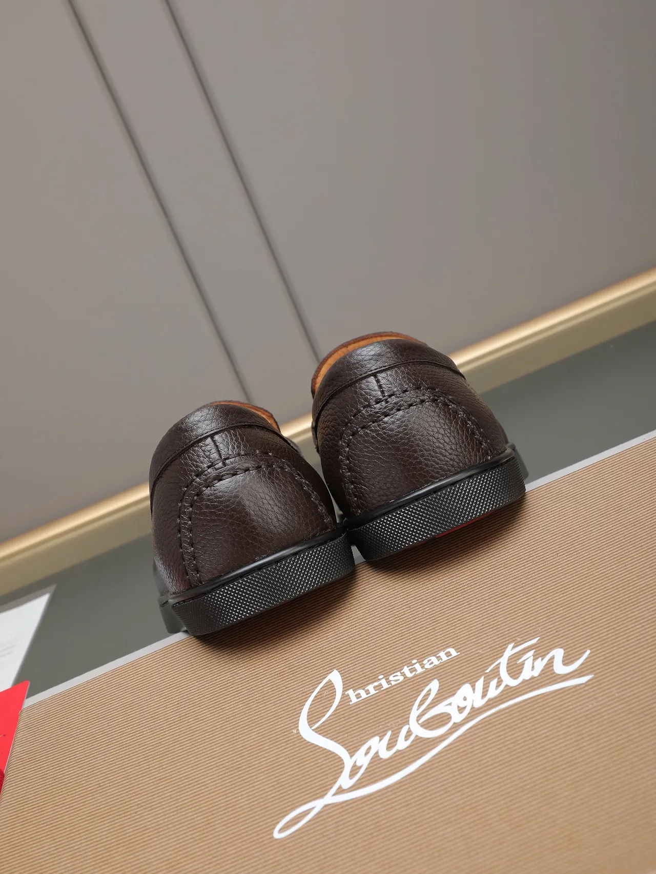 Christian Louboutin Mocassin Penny Marron Cuir Granulé Mocassin 4