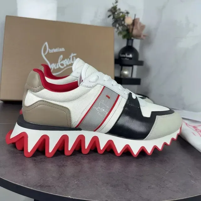Christian Louboutin Blanc Rouge multiples panneaux partie supérieure semelle ondulée sneakers lifestyle 7