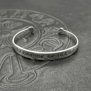 Chrome Hearts খোদাই করা গথিক স্টাইলের কাফ ব্রেসলেট