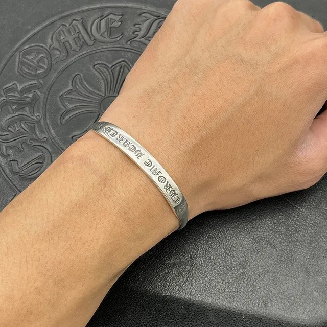 Chrome Hearts খোদাই করা গথিক স্টাইলের কাফ ব্রেসলেট 2