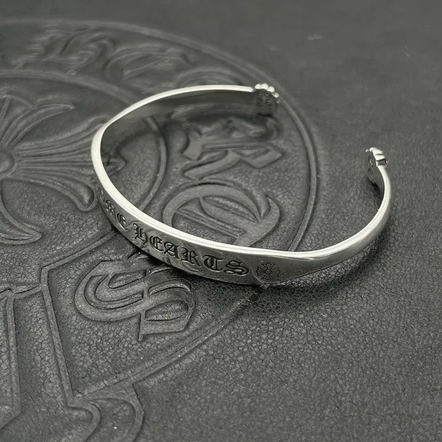 Chrome Hearts খোদাই করা গথিক স্টাইলের কাফ ব্রেসলেট 4