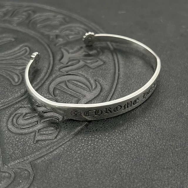 Chrome Hearts খোদাই করা গথিক স্টাইলের কাফ ব্রেসলেট 5
