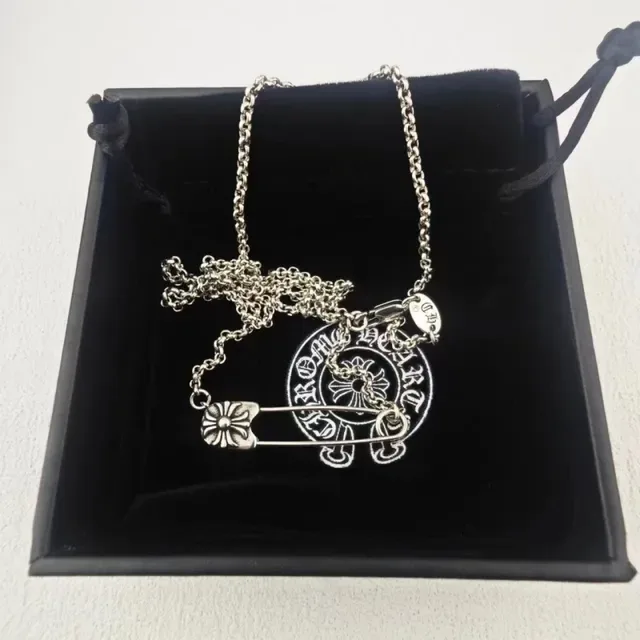 Chrome Hearts Colar com pingente de pin de segurança floral 2