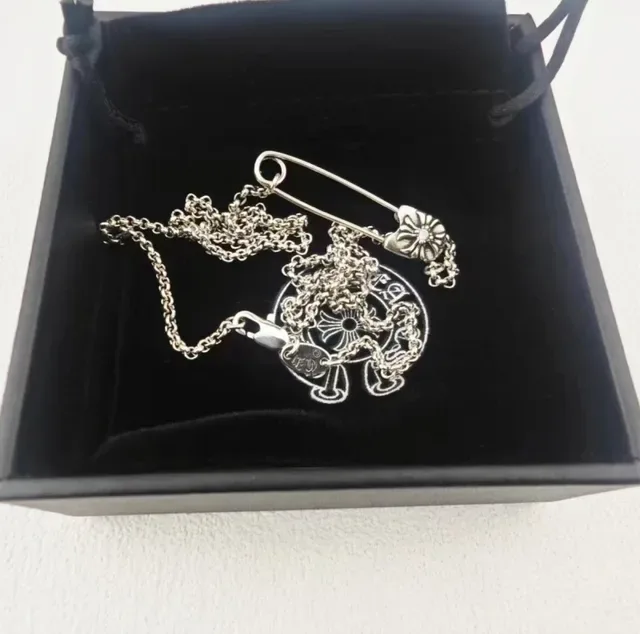 Chrome Hearts Colar com pingente de pin de segurança floral 3