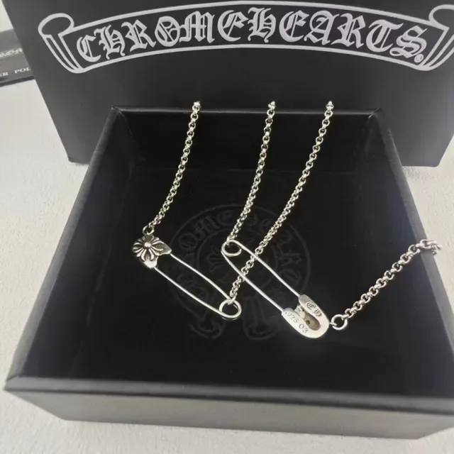 Chrome Hearts Colar com pingente de pin de segurança floral 4