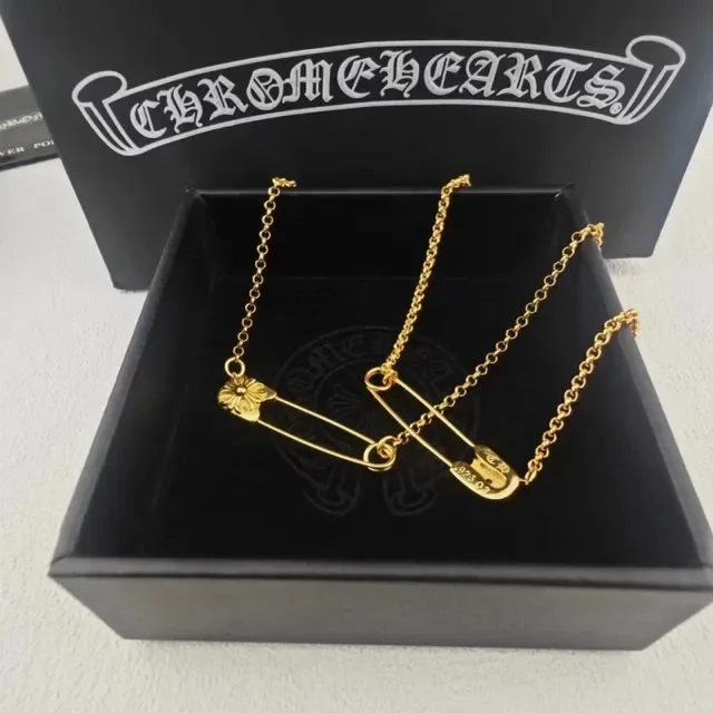 Chrome Hearts Colar com pingente de pin de segurança floral 5