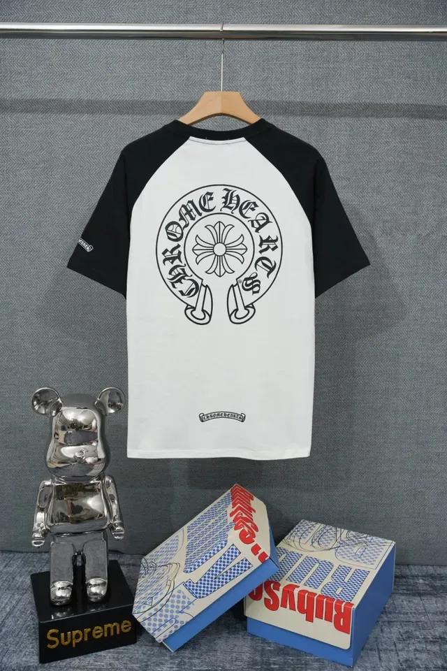 Chrome Hearts रैगलन स्लीव कंट्रास्ट लोगो टी-शर्ट 2