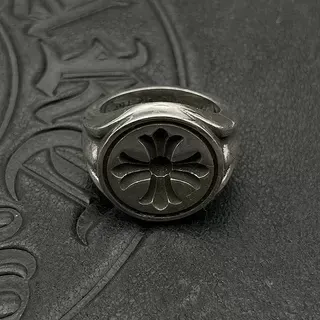 Chrome Hearts রূপালী ডিম্বাকার খোদাইকৃত ক্রস মোটিফ আংটি