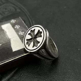 Chrome Hearts Anel prateado com rosto oval gravado motivo de cruz 2
