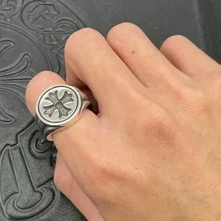 Chrome Hearts Anel prateado com rosto oval gravado motivo de cruz 3
