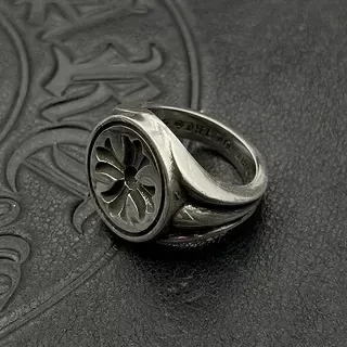 Chrome Hearts Anel prateado com rosto oval gravado motivo de cruz 4