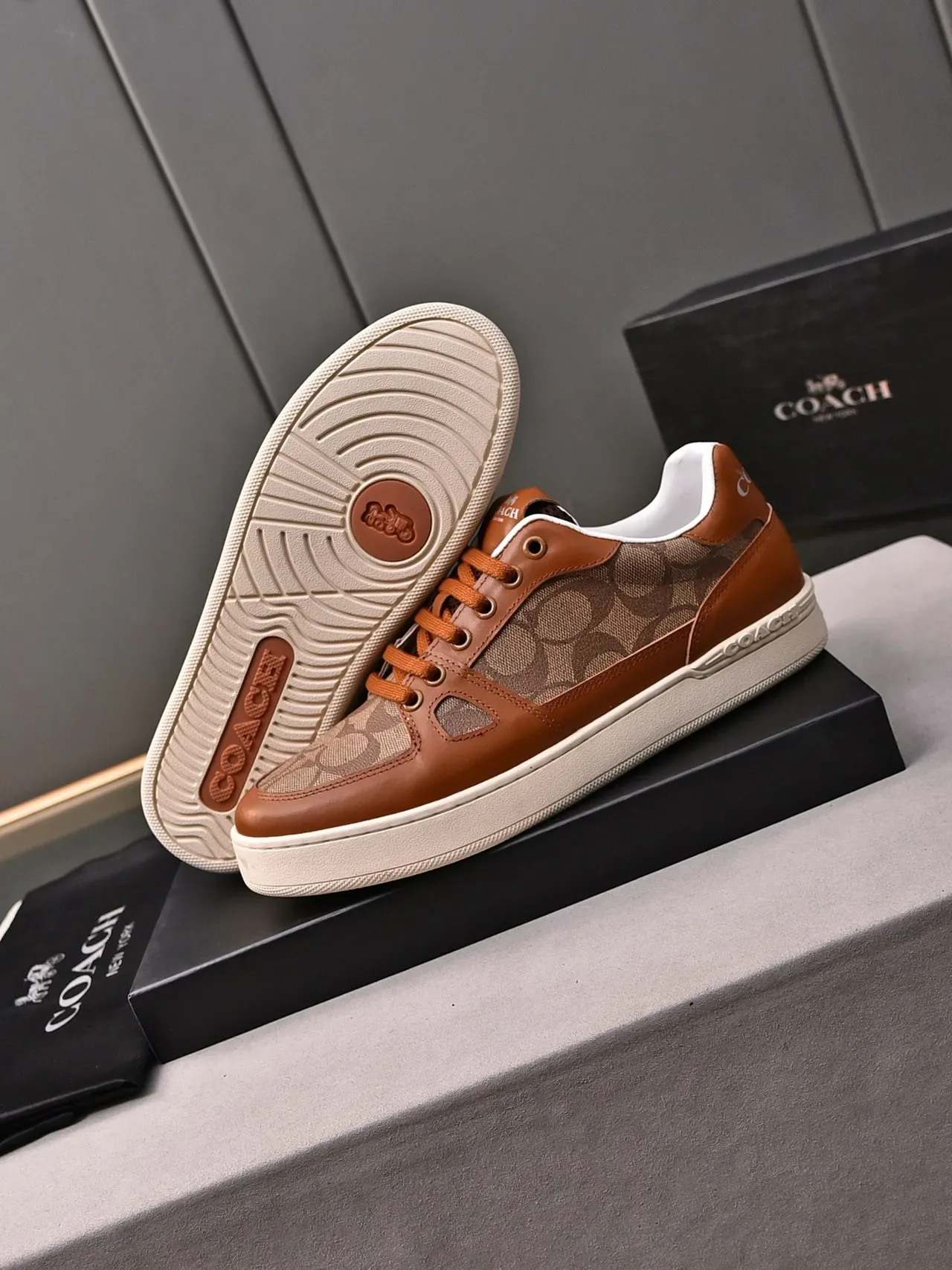 Coach Marrom Bege Monogram Canvas Panel Couro Tan Overlays Lifestyle Sneakers 4