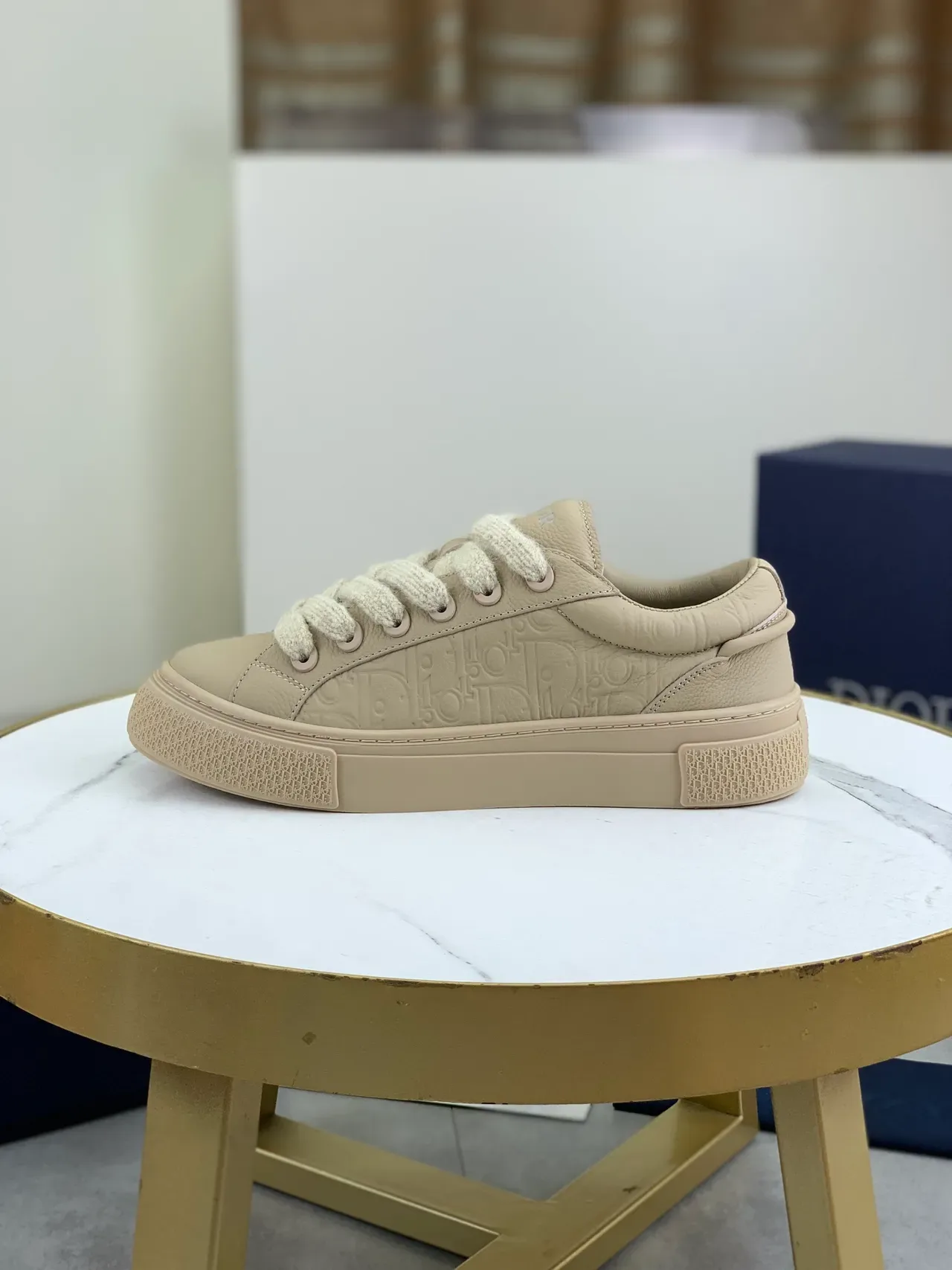 Dior B23 Beige Monogramme Oblique Embossé Sneakers Lifestyle 5