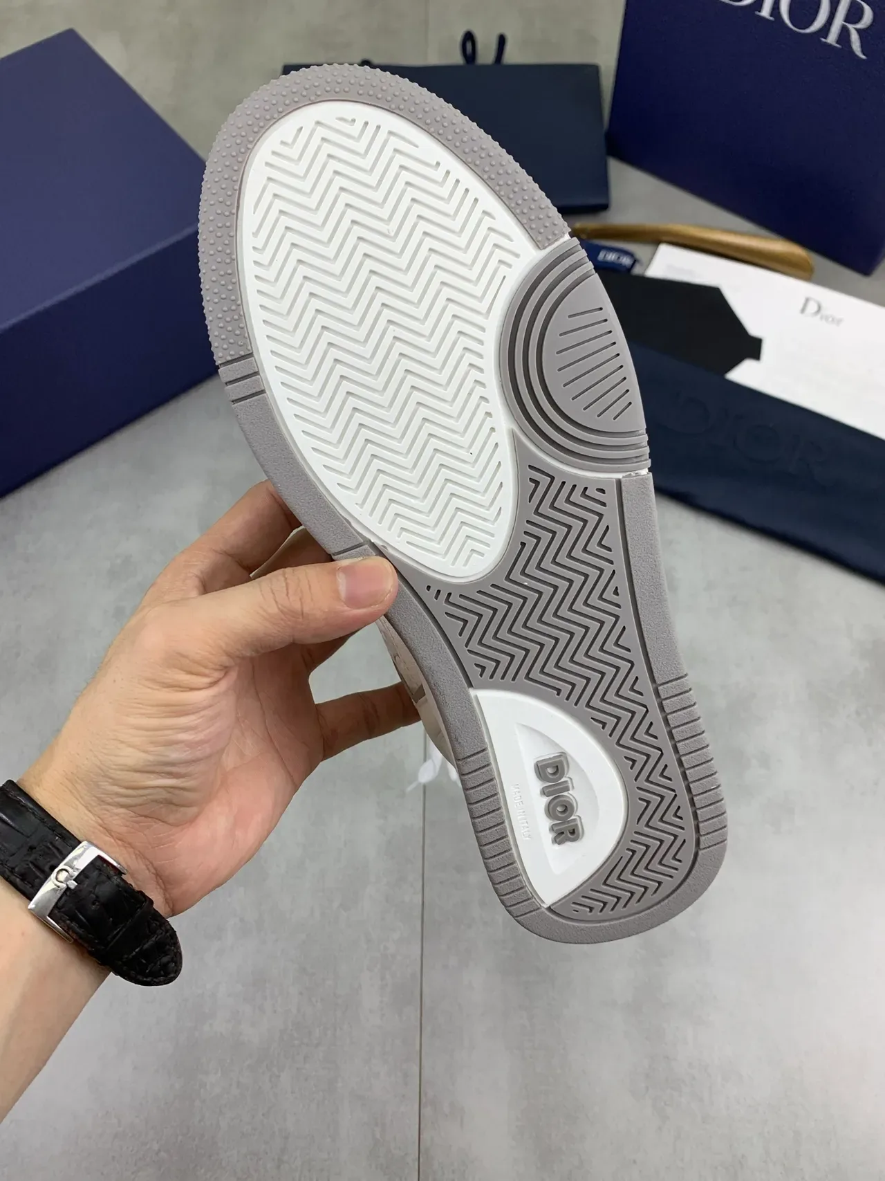Dior B23 Off-White et Taupe Sneakers Lifestyle 3