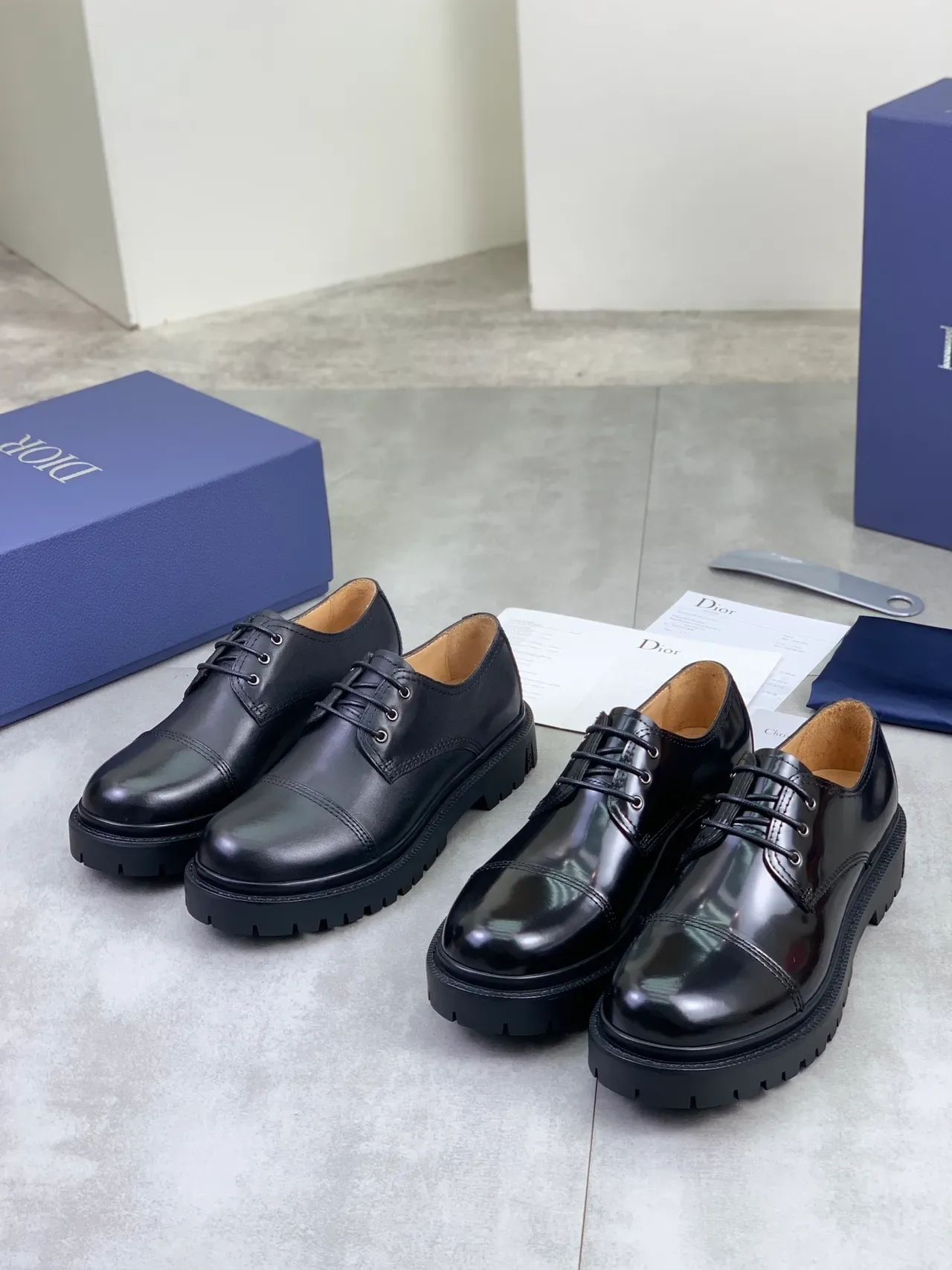 Dior B27 Chaussures Oxford Noir Beige à bout cap à lacets 2