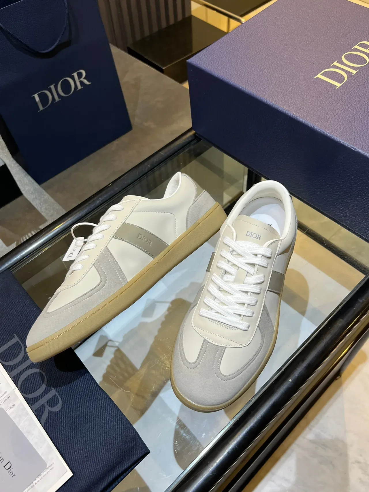 Dior B27 Sneakers Lifestyle en Cuir et Daim Blanc et Gris 3