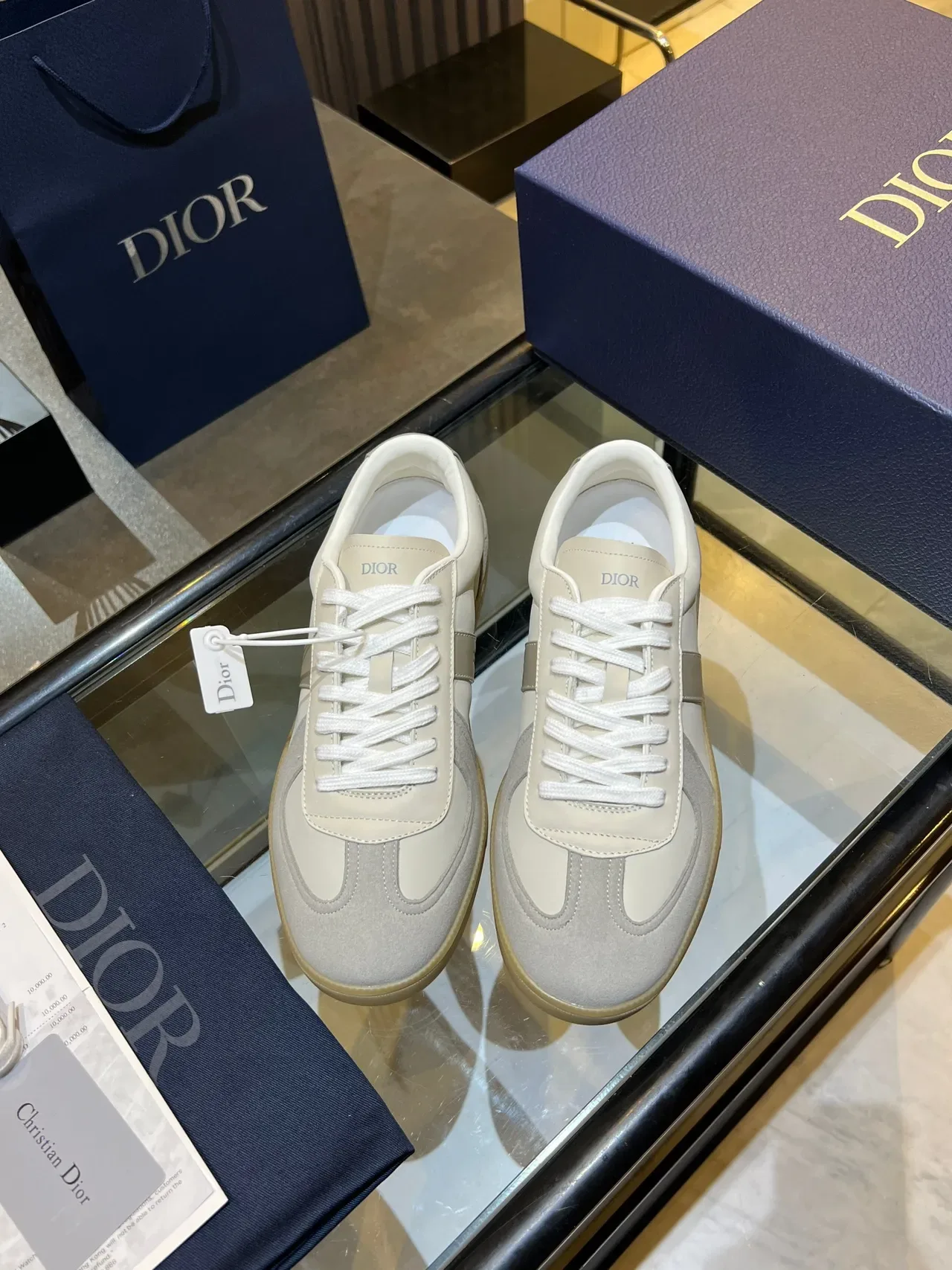 Dior B27 Sneakers Lifestyle en Cuir et Daim Blanc et Gris 4