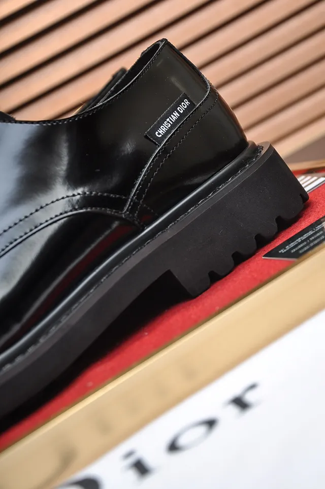 Dior sapatos Oxford de couro polido com ponta cap-toe preta 2