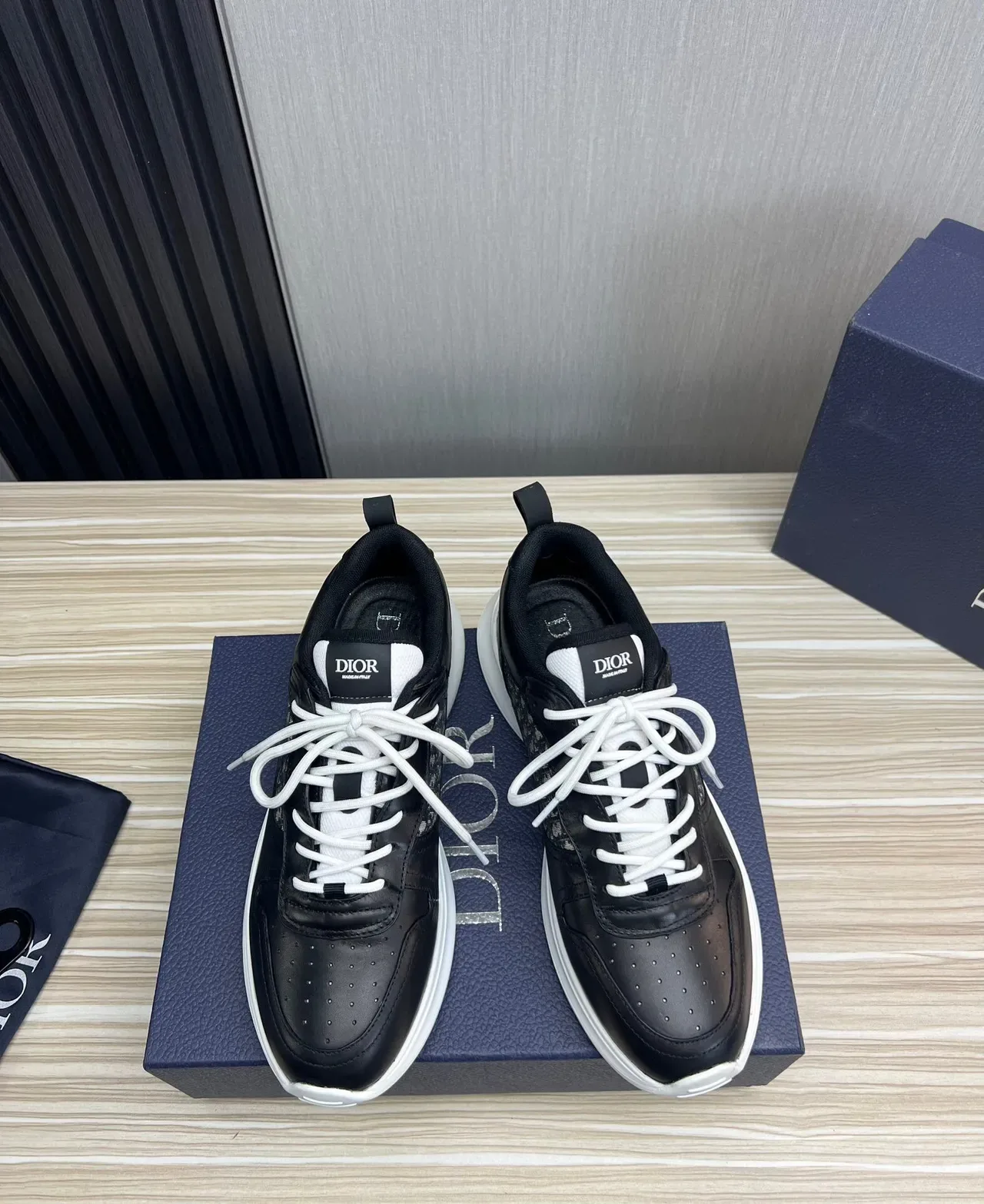 Dior Sneakers Lifestyle Noir Blanc Cuir et Monogram Textile Semelle Plateforme Sculptée 2
