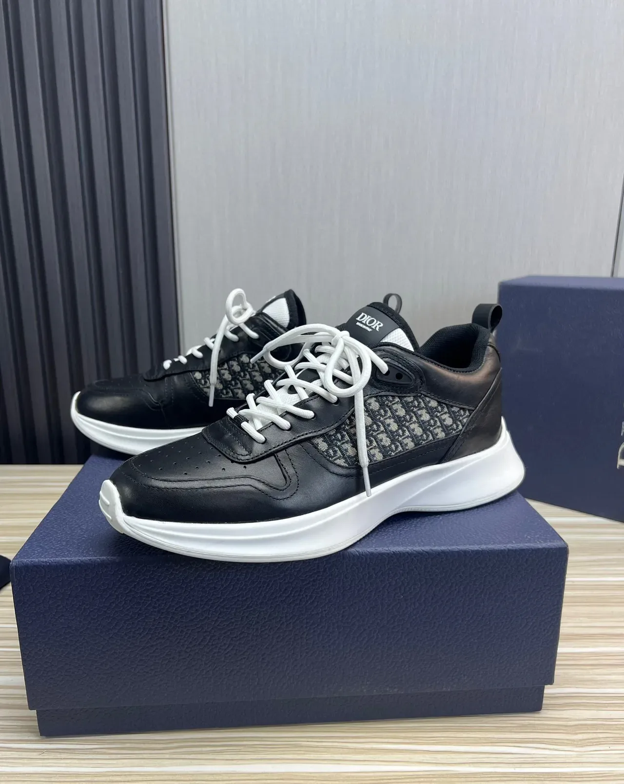 Dior Sneakers Lifestyle Noir Blanc Cuir et Monogram Textile Semelle Plateforme Sculptée 3