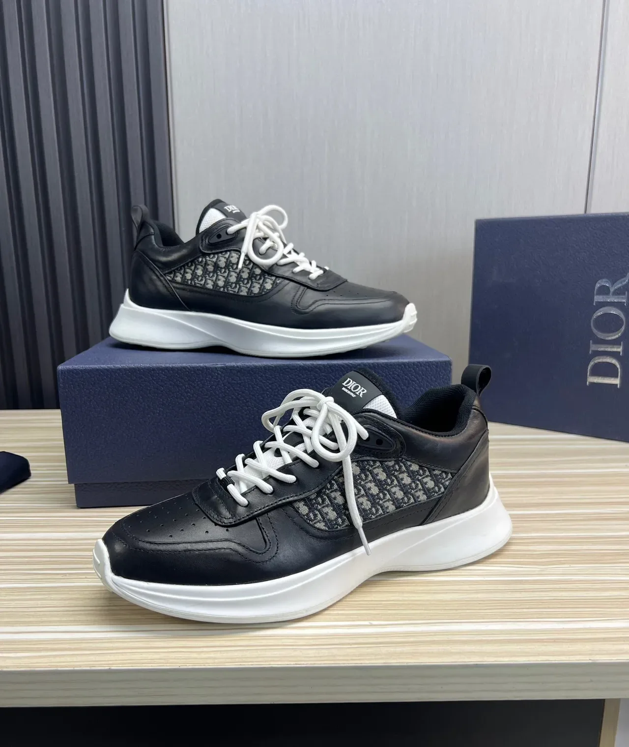 Dior Sneakers Lifestyle Noir Blanc Cuir et Monogram Textile Semelle Plateforme Sculptée 4