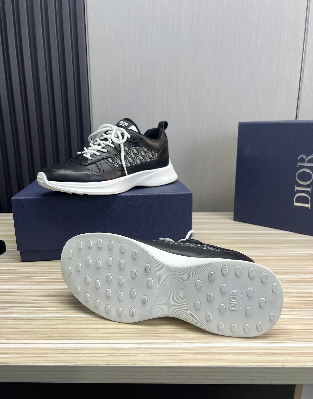 Dior Sneakers Lifestyle Noir Blanc Cuir et Monogram Textile Semelle Plateforme Sculptée 9