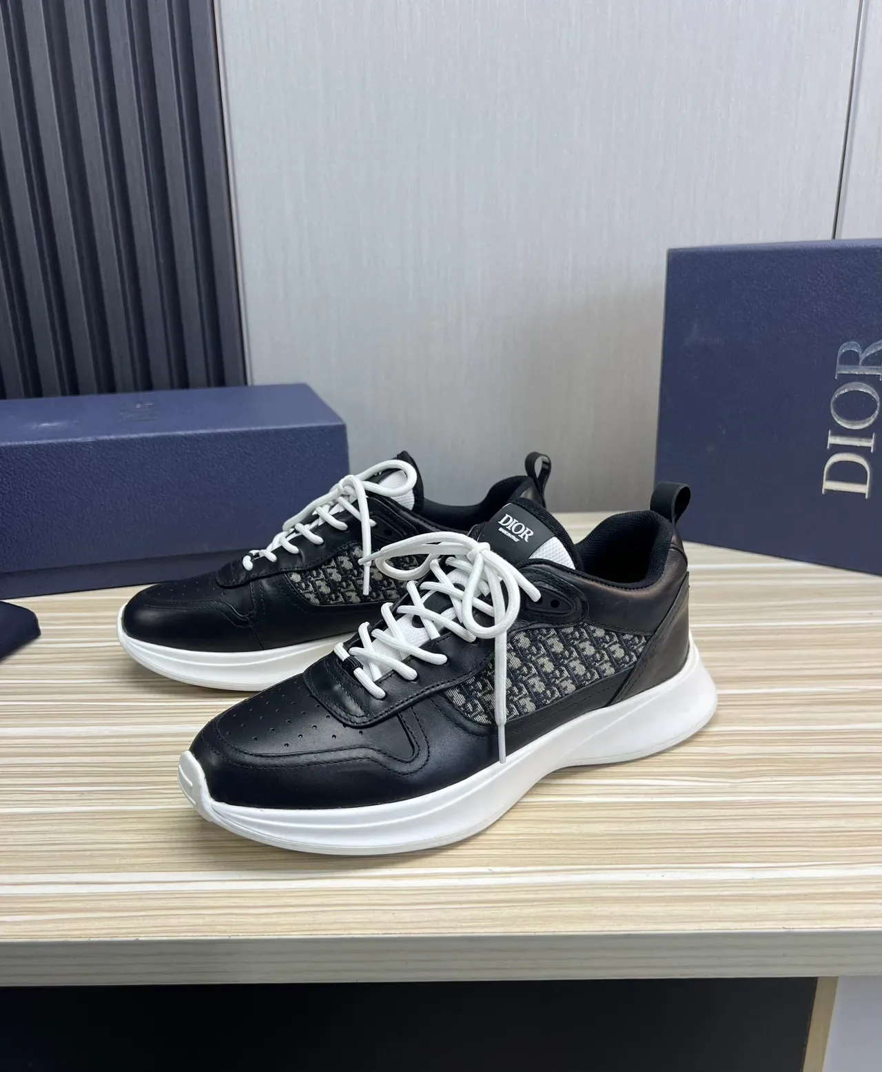 Dior Sneakers Lifestyle Noir Blanc Cuir et Monogram Textile Semelle Plateforme Sculptée 10