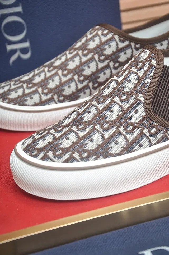 Dior Tênis Lifestyle Marrom Bege Slip-On Monogram Jacquard 2