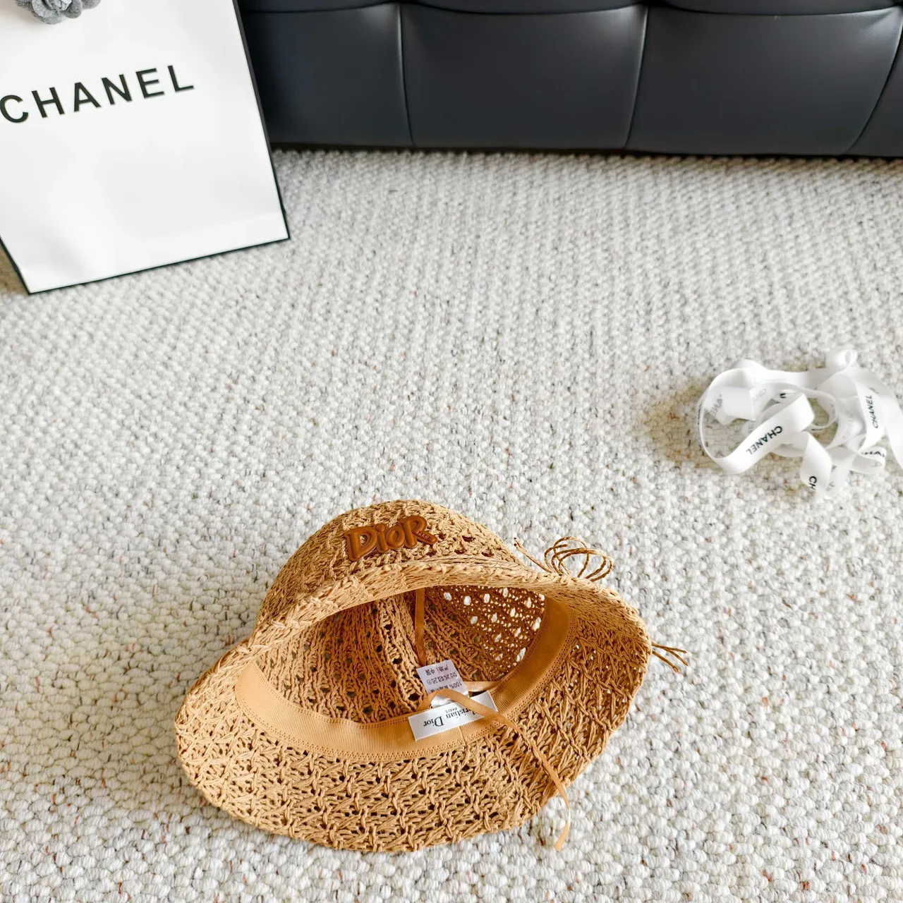 Dior Chapeau de Paille Crocheté Seau 2