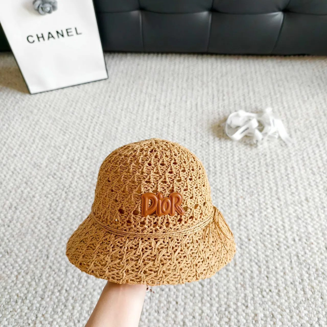 Dior Chapeau de Paille Crocheté Seau 4